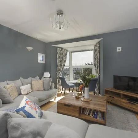 Windsor Lookout Apartment